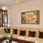 公寓 The Bloom Veranda - Elegant Center Retreat