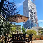 The Bloom Veranda - Elegant Center Retreat *