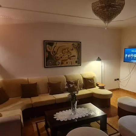 The Bloom Veranda - Elegant Center Retreat Apartment