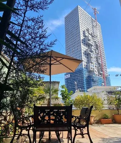 The Bloom Veranda - Elegant Center Retreat *