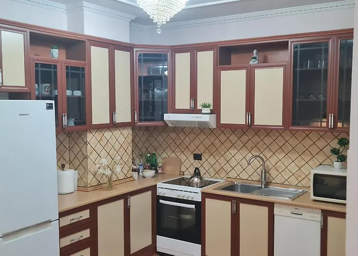 The Bloom Veranda - Elegant Center Retreat *