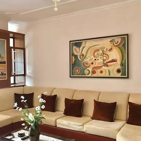 Daire The Bloom Veranda - Elegant Center Retreat