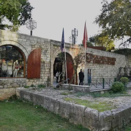 Daire The Bloom Veranda - Elegant Center Retreat *