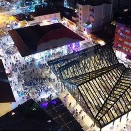 The Bloom Veranda - Elegant Center Retreat *