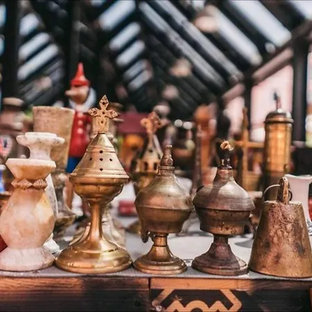 The Bloom Veranda - Elegant Center Retreat *