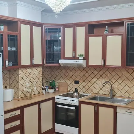 The Bloom Veranda - Elegant Center Retreat *