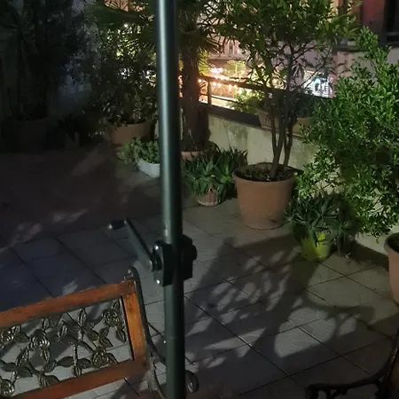 The Bloom Veranda - Elegant Center Retreat