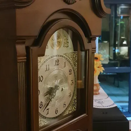 Daire The Bloom Veranda - Elegant Center Retreat