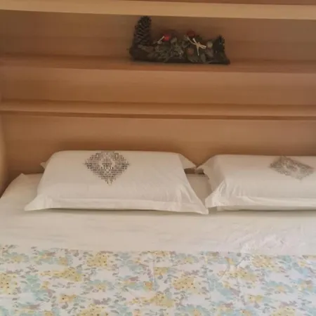 The Bloom Veranda - Elegant Center Retreat