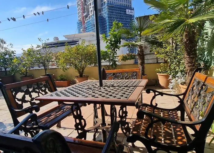 The Bloom Veranda - Elegant Center Retreat * ティラナ