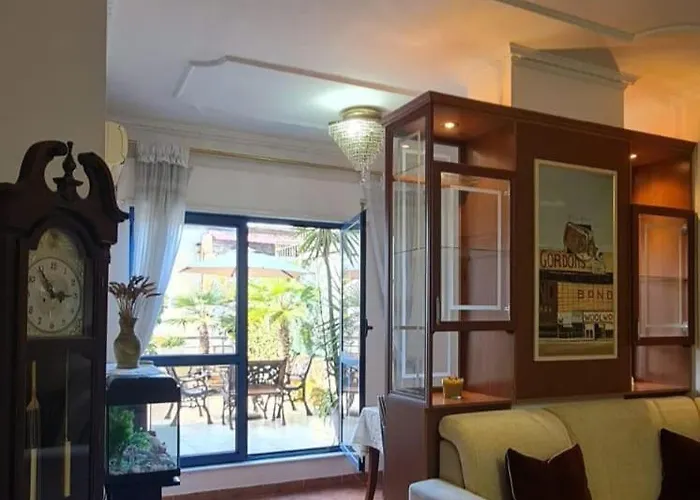 Apartment The Bloom Veranda - Elegant Center Retreat Tirana