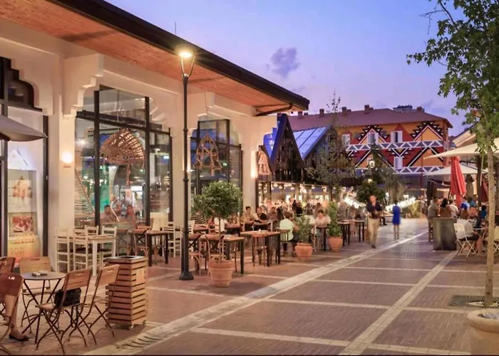 The Bloom Veranda - Elegant Center Retreat