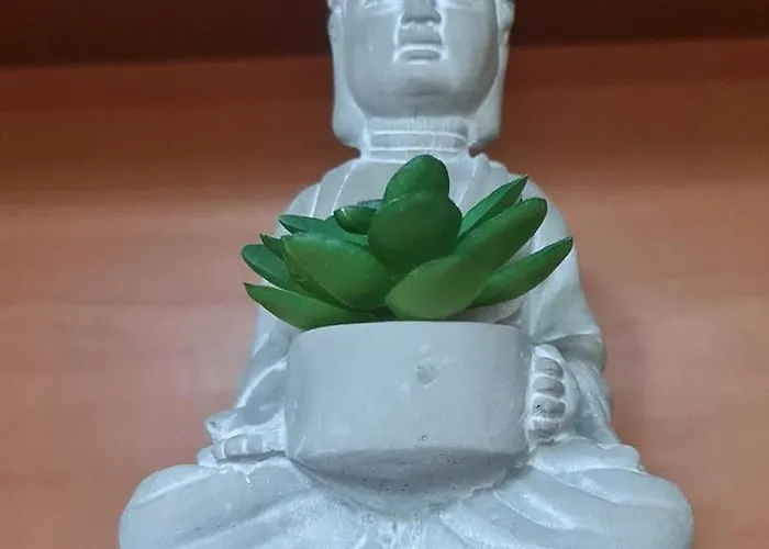 The Bloom Veranda - Elegant Center Retreat *